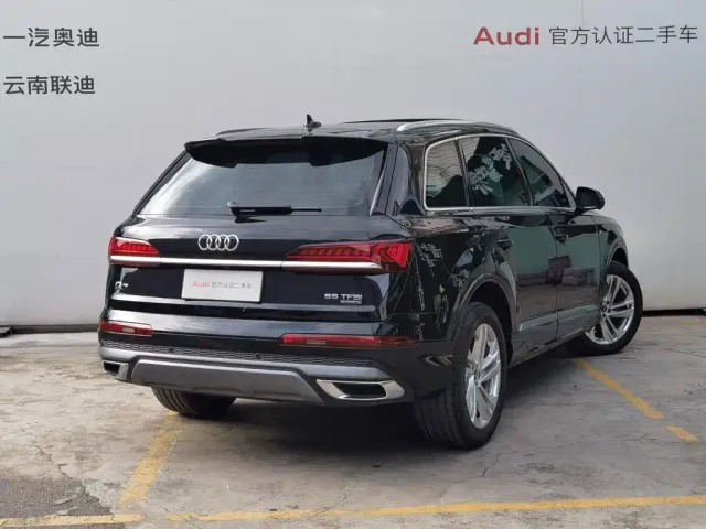 Audi Audi Q7 2023 45 TFSI quattro S line Sport — Фото автомобиля 4