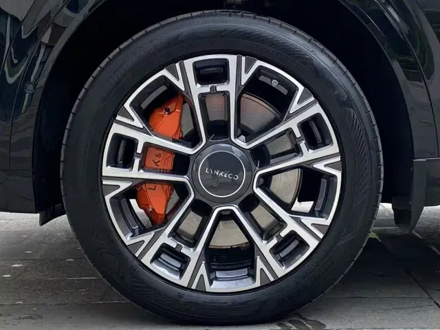 Lynk & Co 900 — Фото автомобиля 24