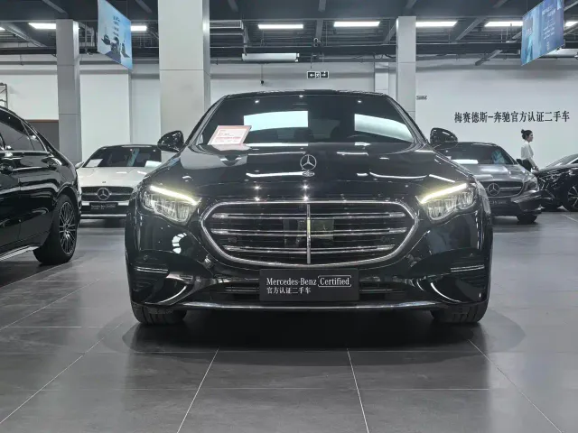 Mercedes-Benz E-Class — Фото автомобиля 3