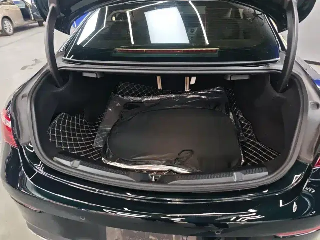 Mercedes-Benz E-Class — Фото автомобиля 7