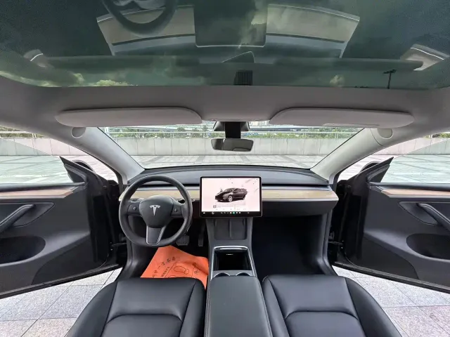 Tesla Model Y — Фото автомобиля 13