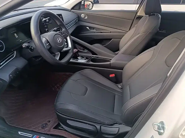 Hyundai Elantra — Фото автомобиля 14