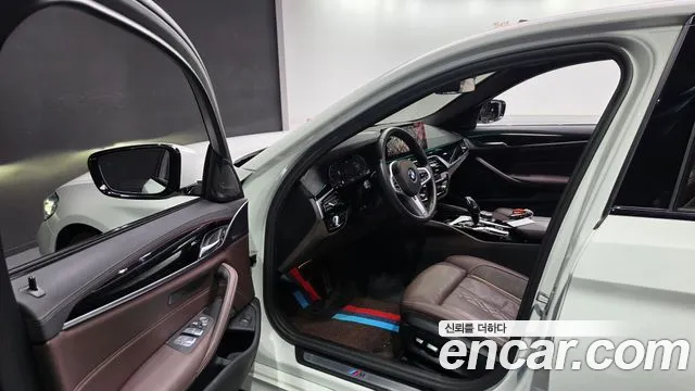 BMW 5 Series G30 — Фото автомобиля 10