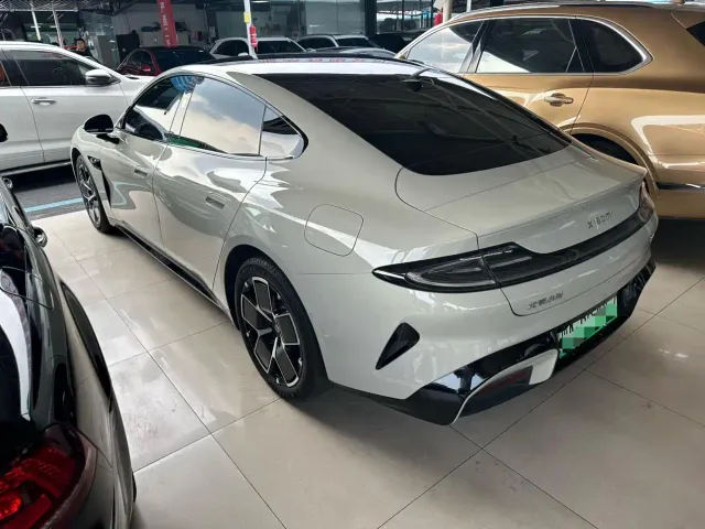 Xiaomi SU7 — Фото автомобиля 4