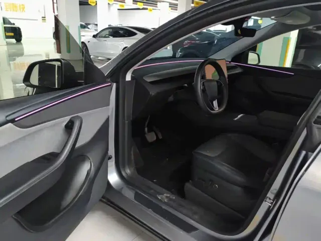 Tesla Model Y — Фото автомобиля 15