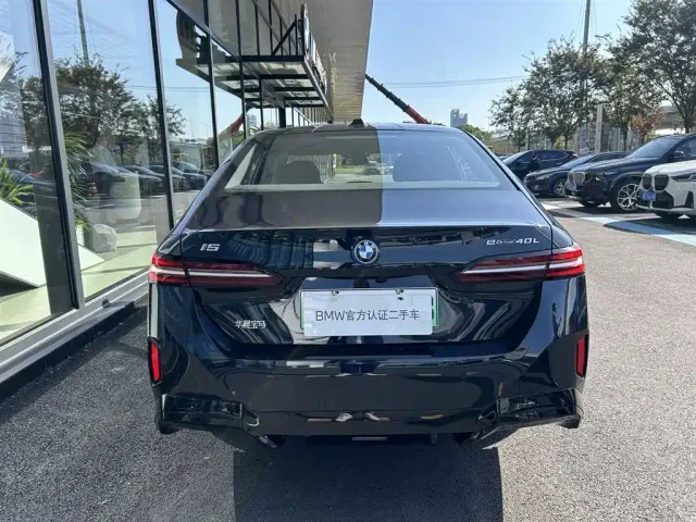 BMW i5 — Фото автомобиля 11