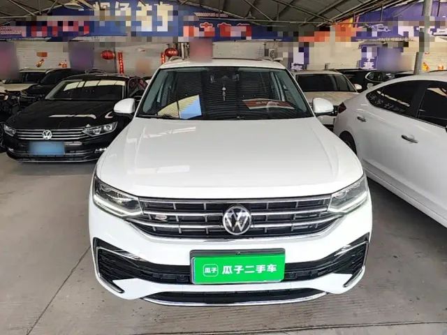 Volkswagen Tiguan L — Фото автомобиля 2