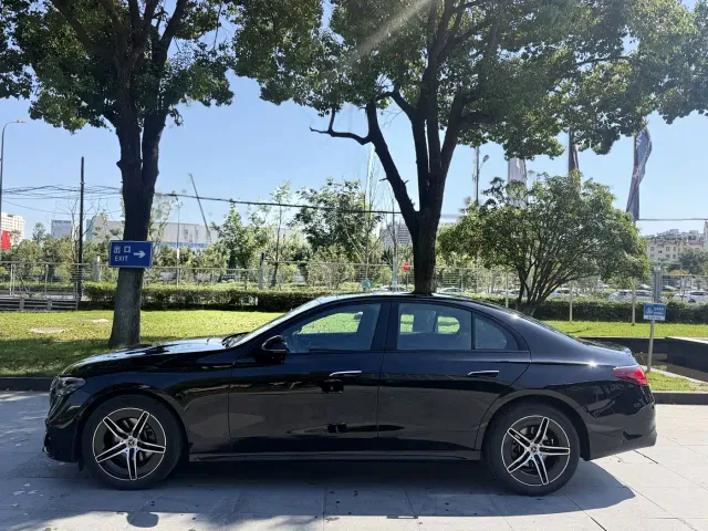 Mercedes-Benz E-Class — Фото автомобиля 5