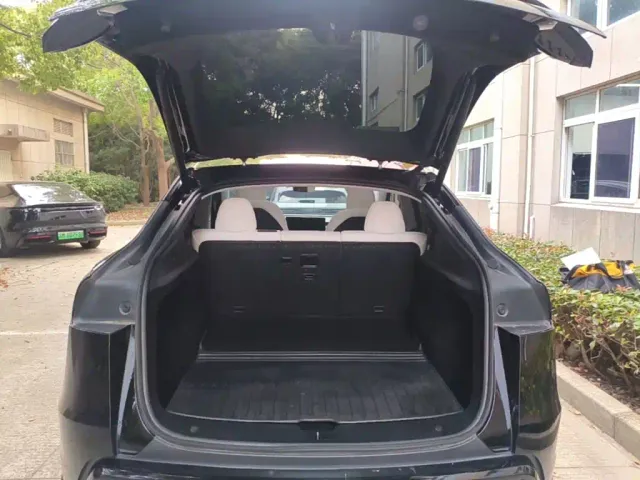 Tesla Model Y — Фото автомобиля 18