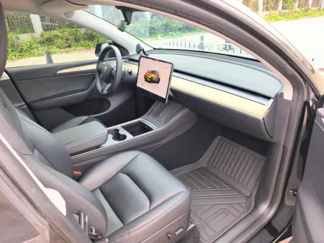 Tesla Model Y — Фото автомобиля 7