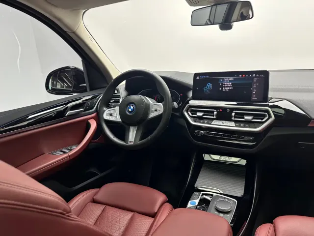 BMW iX3 — Фото автомобиля 15