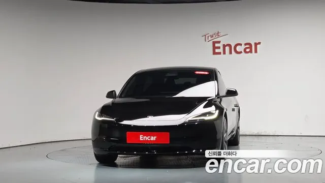 Tesla Model 3 — Фото автомобиля 3