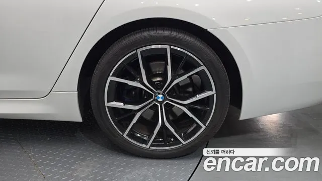 BMW 5 Series G30 — Фото автомобиля 20
