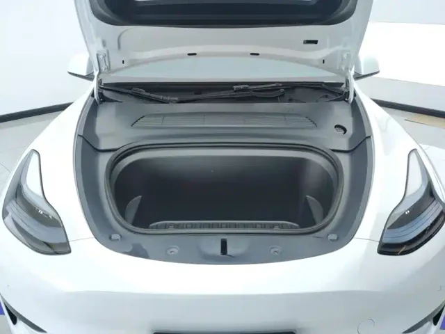 Tesla Model Y — Фото автомобиля 10