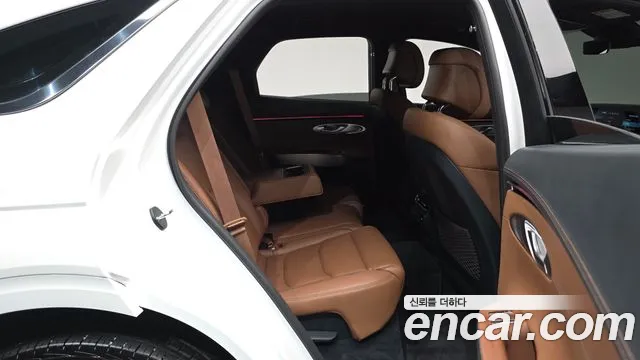 Genesis GV70 — Фото автомобиля 17