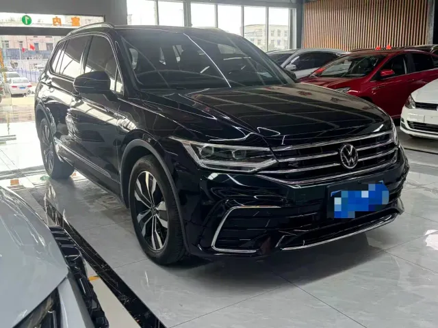 Volkswagen Tiguan L — Фото автомобиля 3