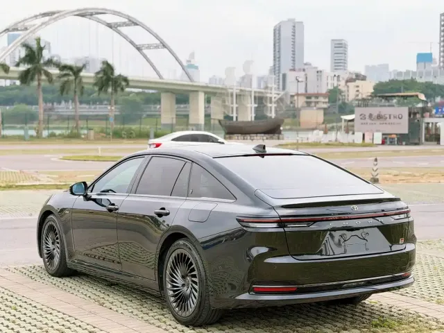 Toyota Crown — Фото автомобиля 6