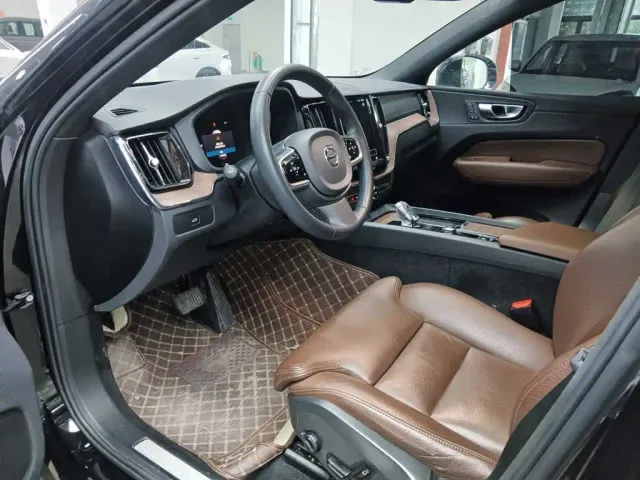 Volvo XC60 — Фото автомобиля 7