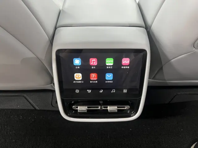 Xpeng P7+ — Фото автомобиля 14