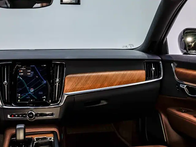Volvo S90 — Фото автомобиля 22