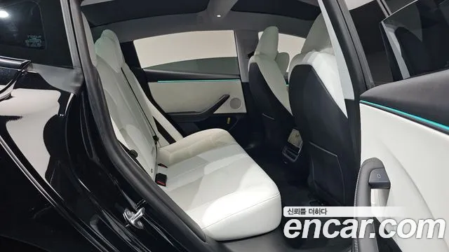 Tesla Model 3 — Фото автомобиля 17