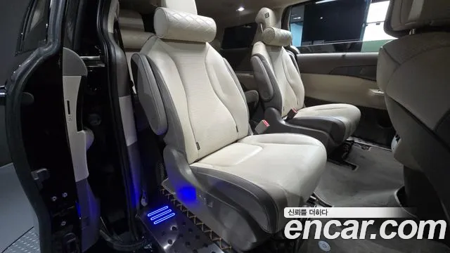 Kia Carnival — Фото автомобиля 17