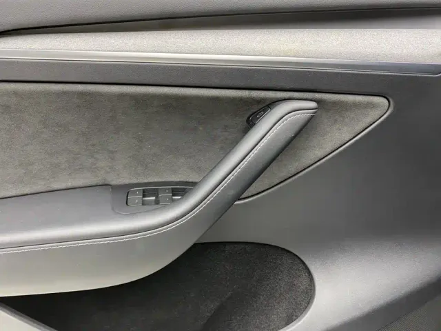 Tesla Model Y — Фото автомобиля 24
