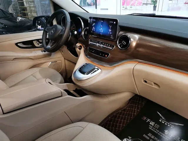 Mercedes-Benz V-Class — Фото автомобиля 12