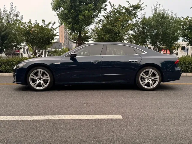 Audi A7L — Фото автомобиля 5