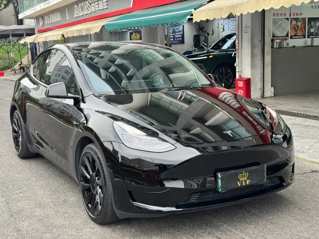 Tesla Model Y — Фото автомобиля 3