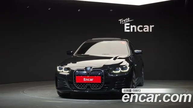 BMW i4 — Фото автомобиля 3