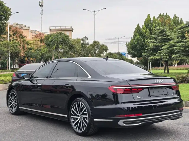 Audi A8 — Фото автомобиля 4