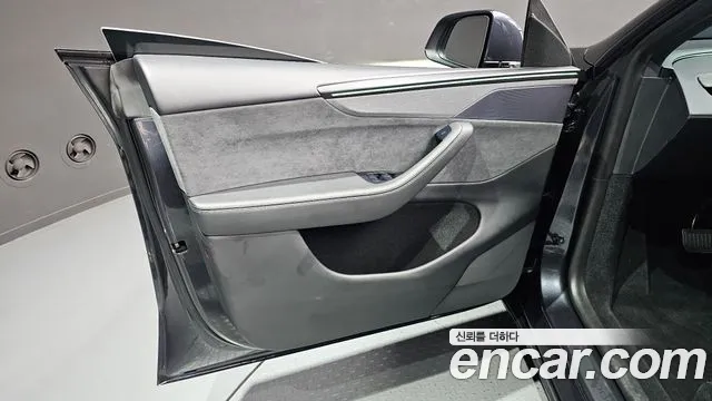 Tesla Model Y — Фото автомобиля 24