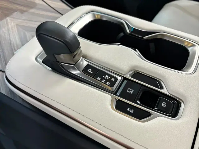 Lexus LM — Фото автомобиля 17
