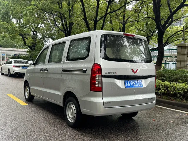 Wuling Hongguang V — Фото автомобиля 4