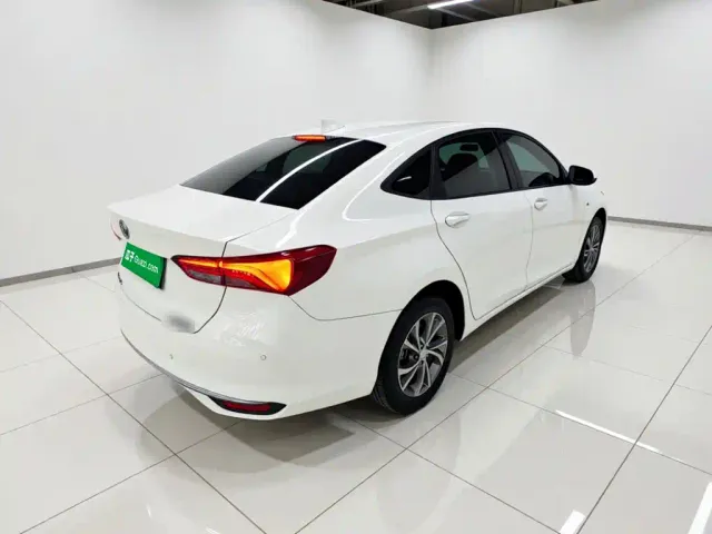 Buick Verano — Фото автомобиля 4