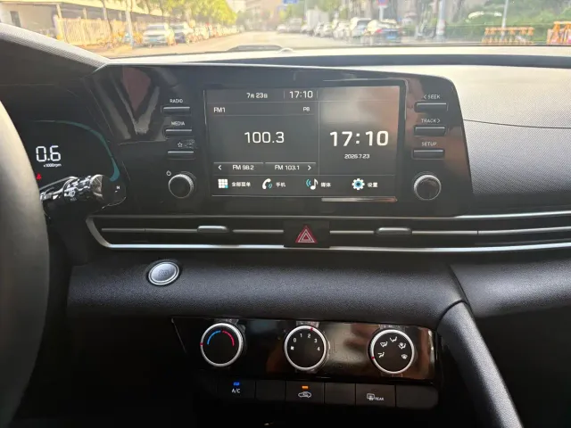 Hyundai Elantra — Фото автомобиля 12