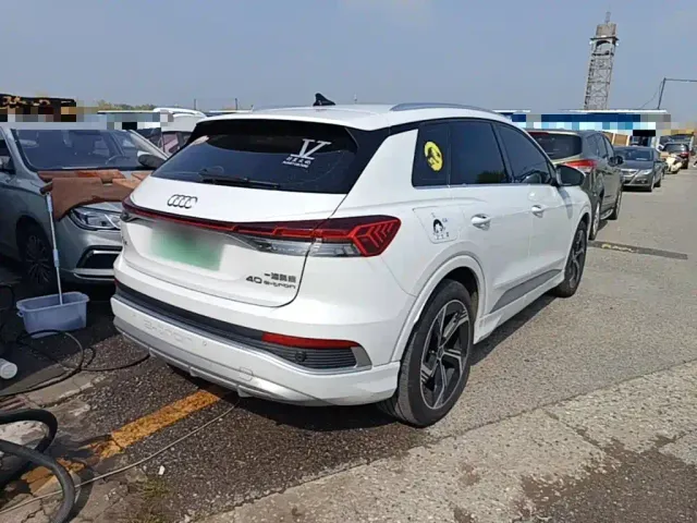 Audi Q4 e-tron — Фото автомобиля 6