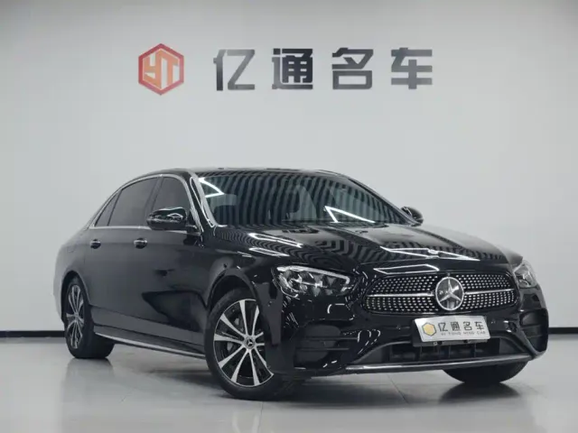 Mercedes-Benz E-Class — Фото автомобиля 3