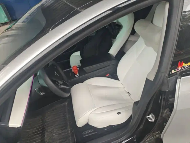Tesla Model 3 — Фото автомобиля 14