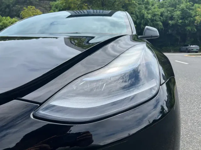 Tesla Model 3 — Фото автомобиля 11