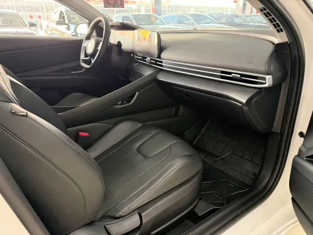 Hyundai Elantra — Фото автомобиля 8