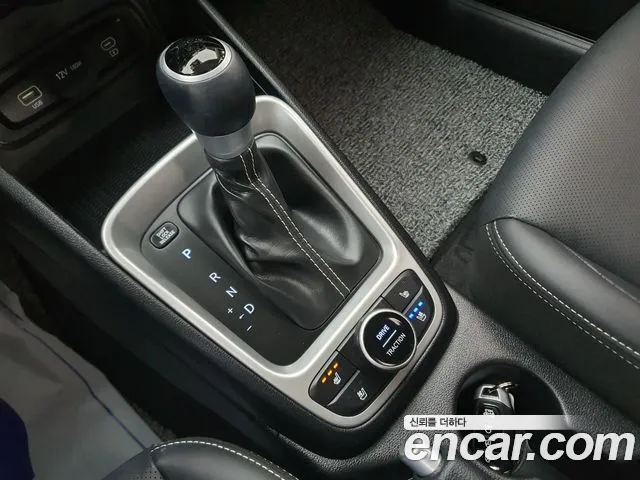 Hyundai Venue — Фото автомобиля 9