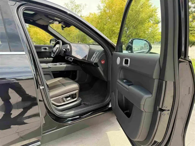 Li Auto L8 — Фото автомобиля 17