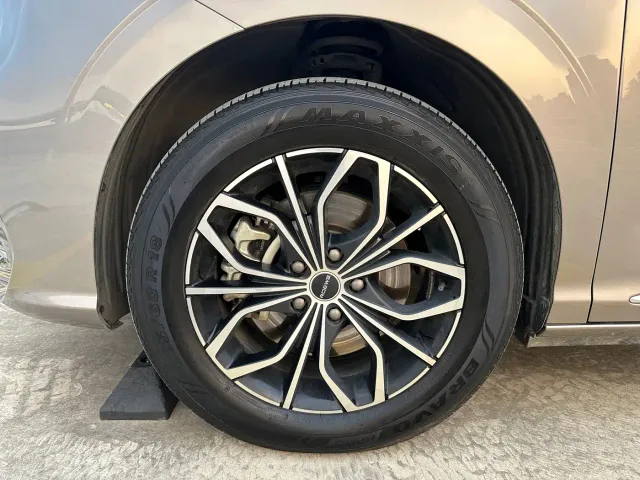 Roewe iMAX8 — Фото автомобиля 10