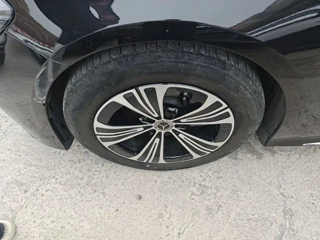 Mercedes-Benz E-Class — Фото автомобиля 22