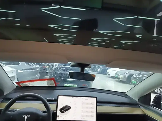 Tesla Model Y — Фото автомобиля 17