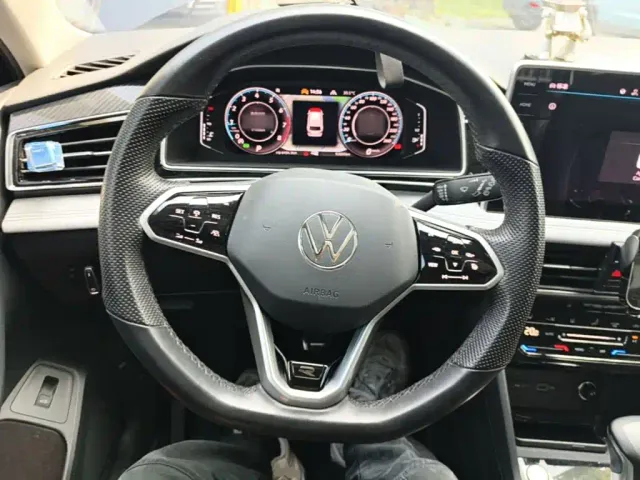 Volkswagen Tiguan L 2023 380TSI 4WD R-Line Premium 7-seater — Фото автомобиля 10