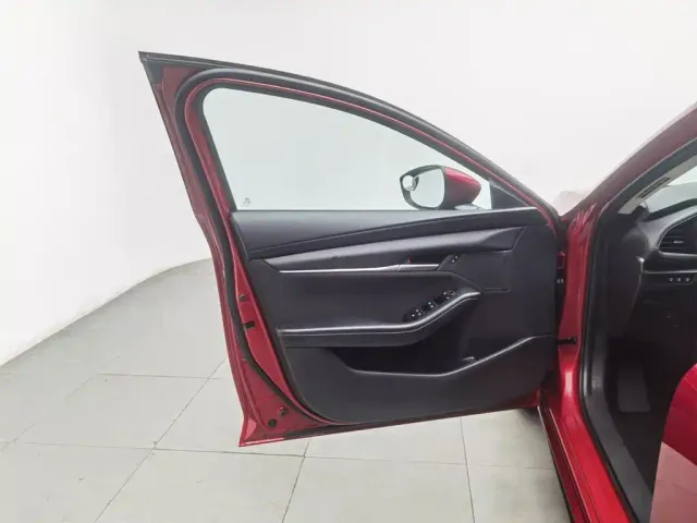 Mazda Axela — Фото автомобиля 8