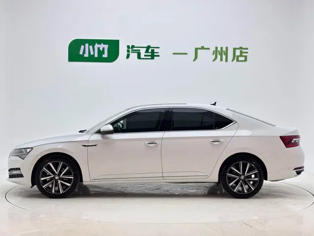 Skoda Superb — Фото автомобиля 8
